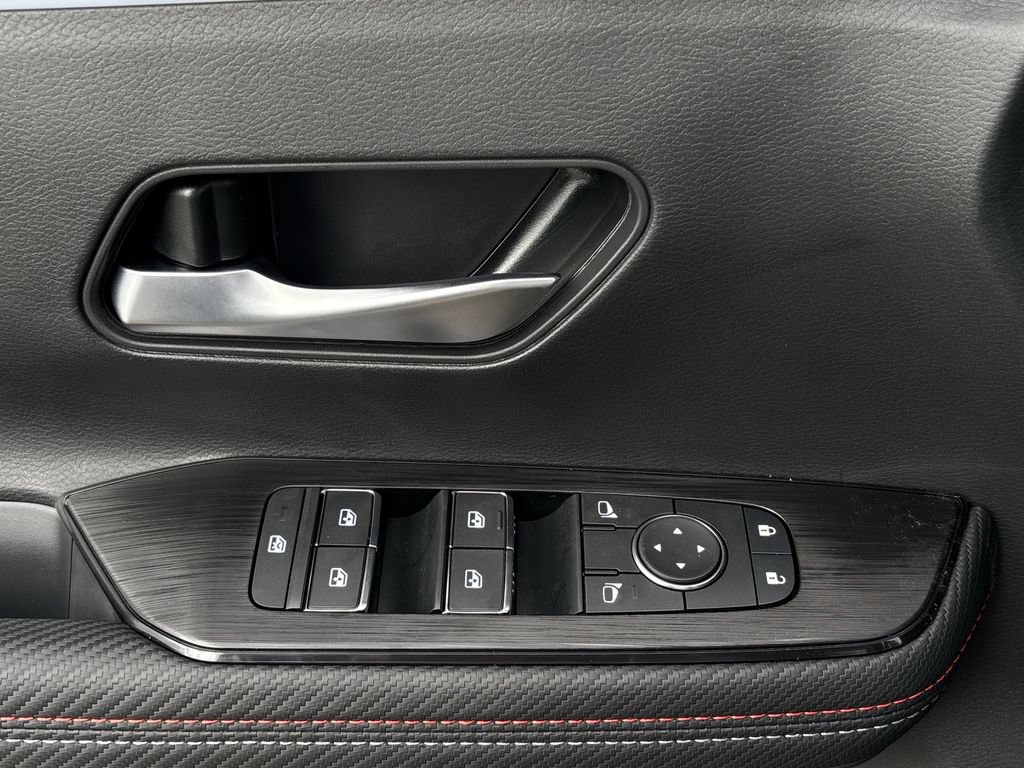 New 2026 Nissan Kicks SR w/ Cold Weather Package FWD image 21