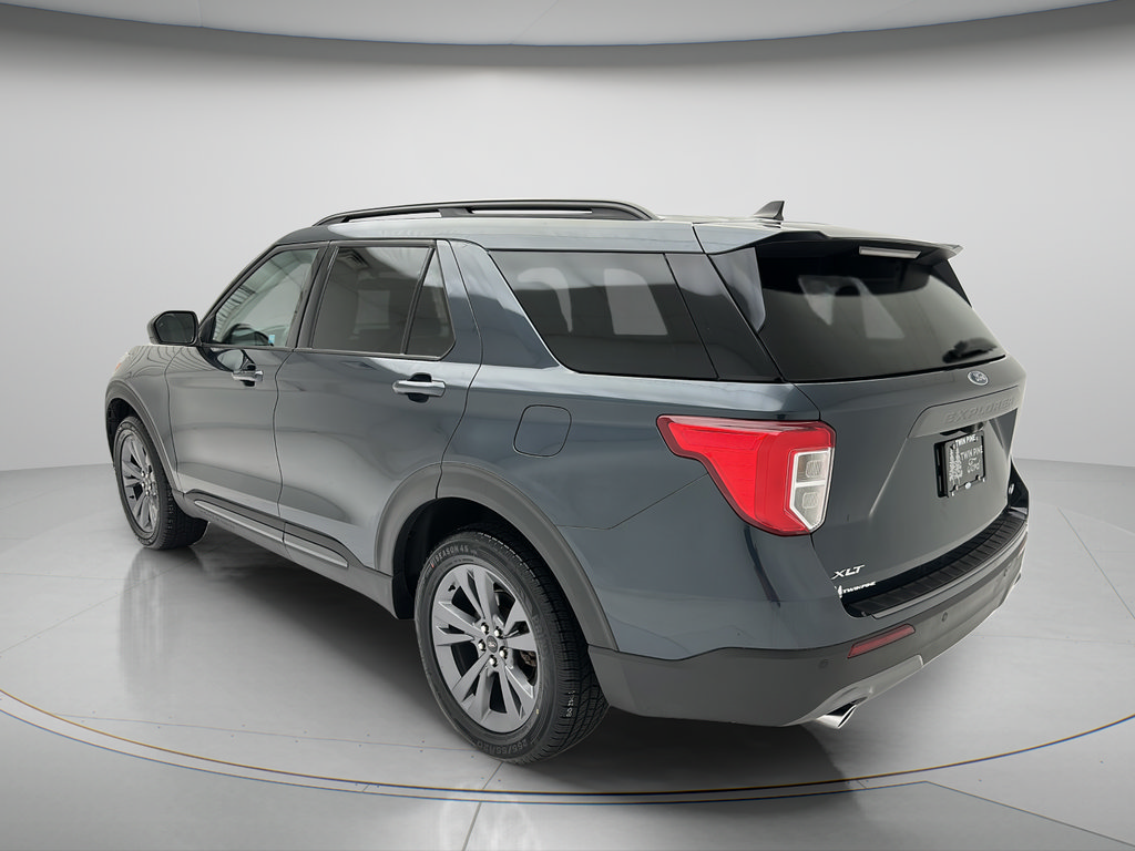 Used 2023 Ford Explorer XLT w/ Equipment Group 202A AWD/4WD image 4