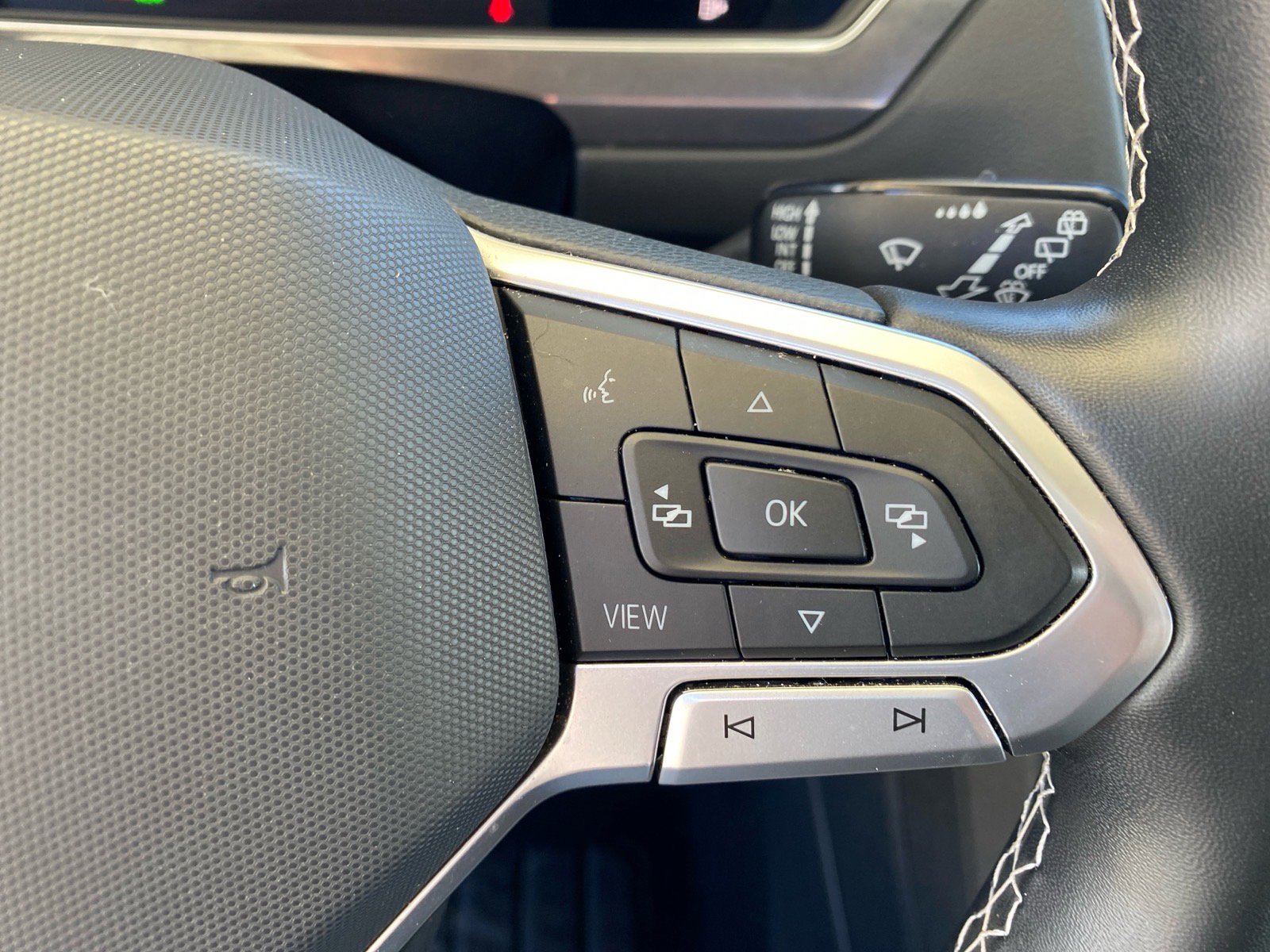 Used 2022 Volkswagen Tiguan SE image 17