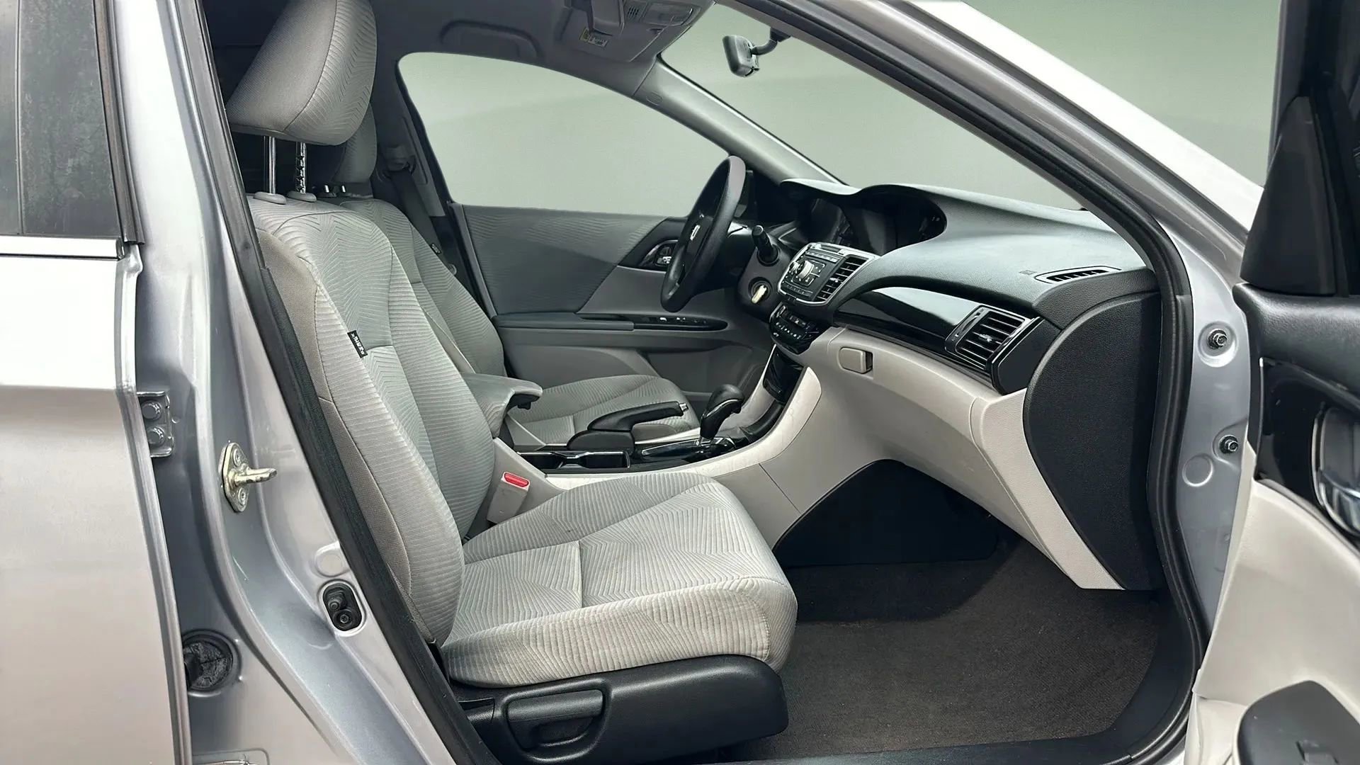 Used 2017 Honda Accord LX image 31