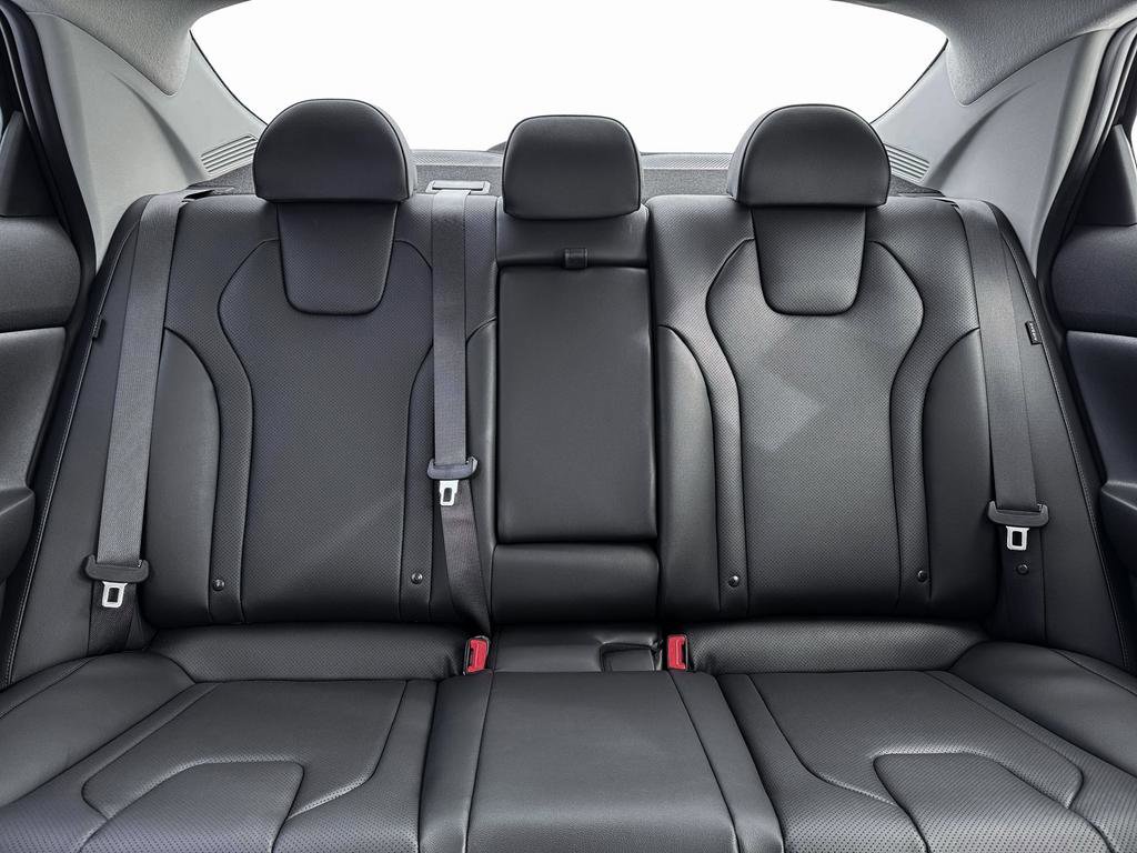New 2026 Hyundai Elantra Limited w/ Cargo Package FWD image 16