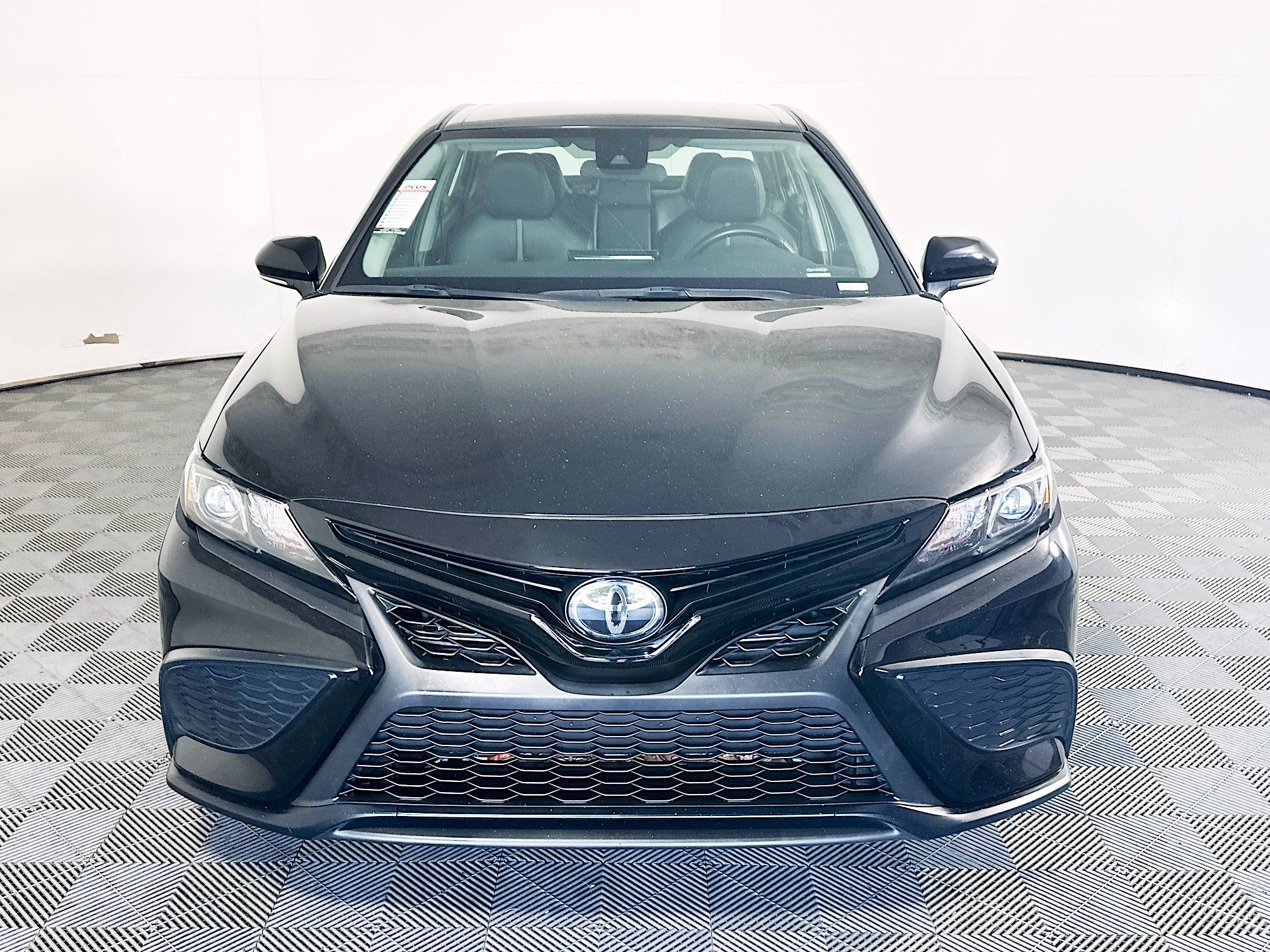 Used 2023 Toyota Camry SE FWD image 8