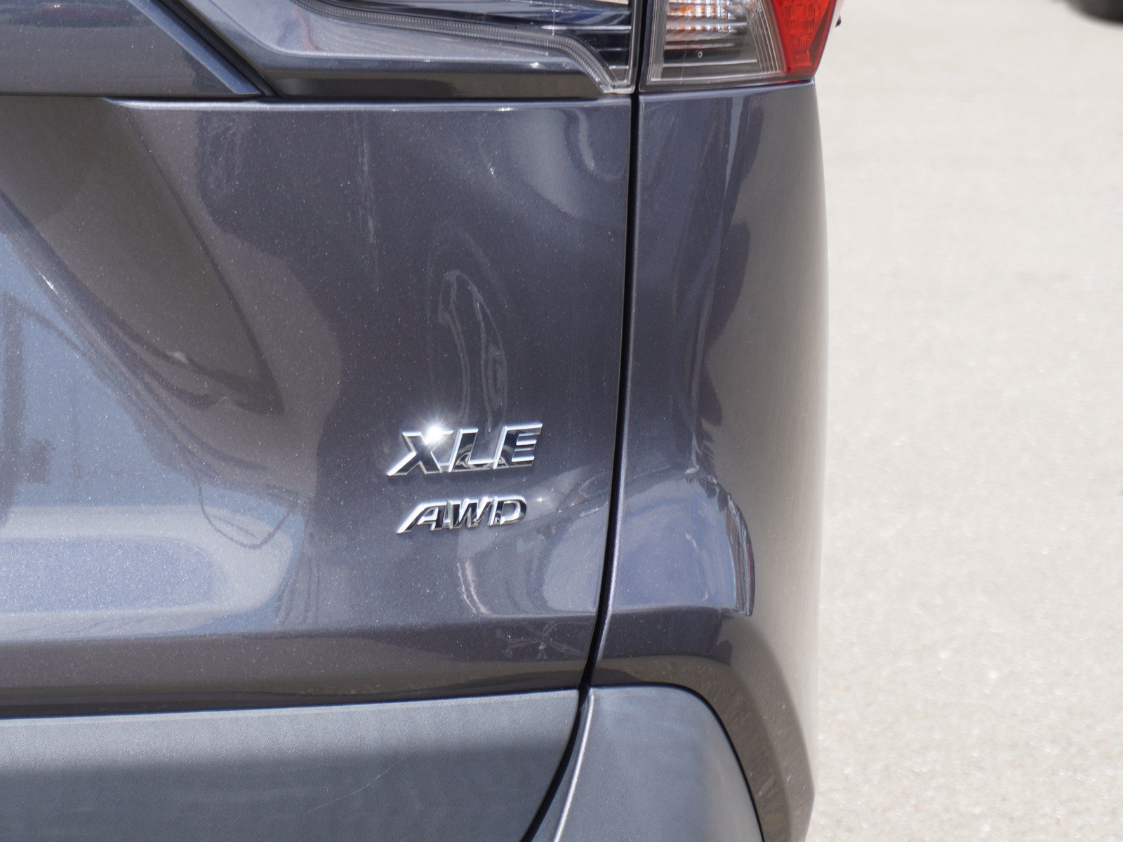 Used 2022 Toyota RAV4 XLE Premium AWD/4WD image 10