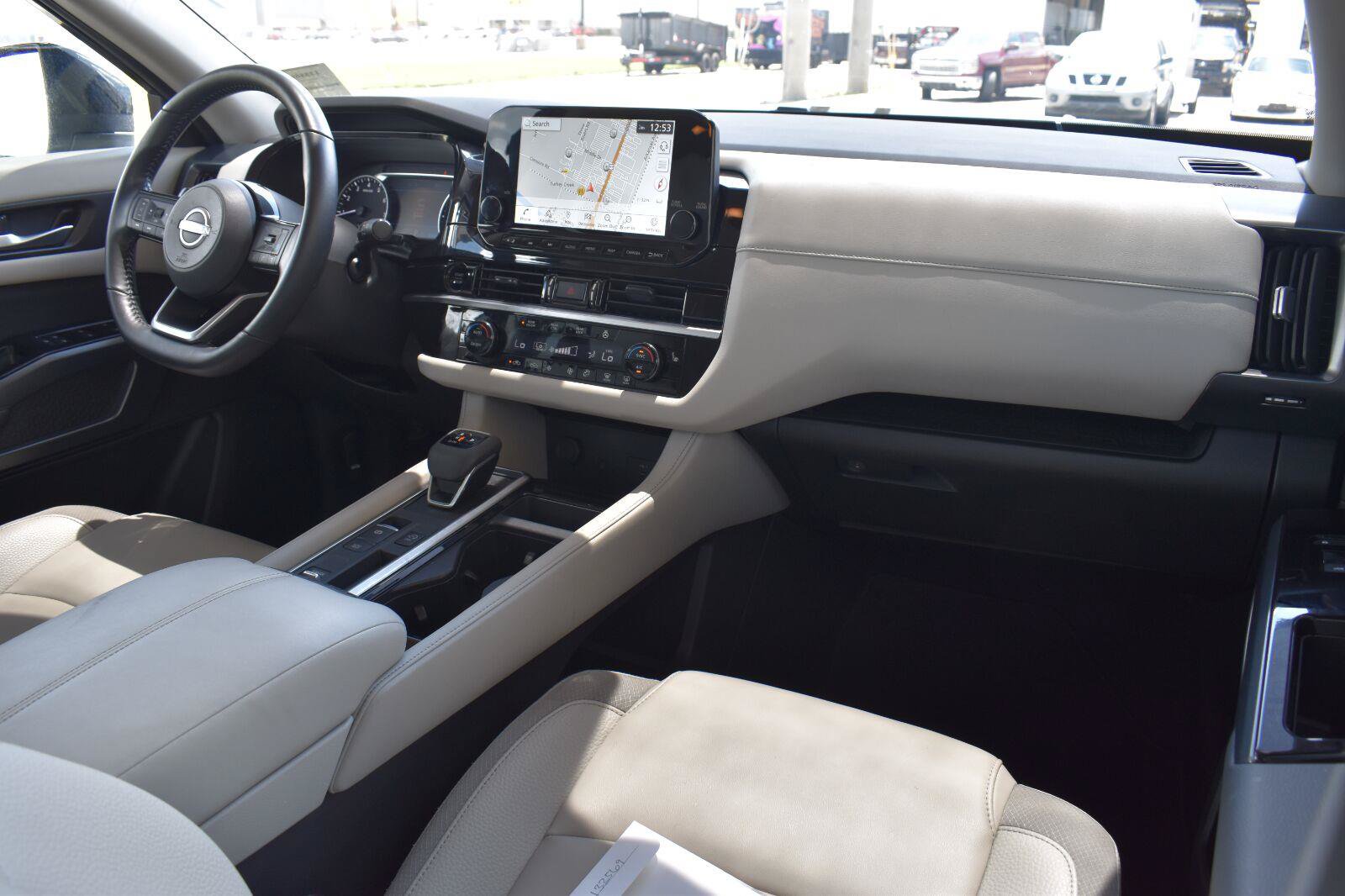 Used 2025 Nissan Pathfinder SL FWD image 70