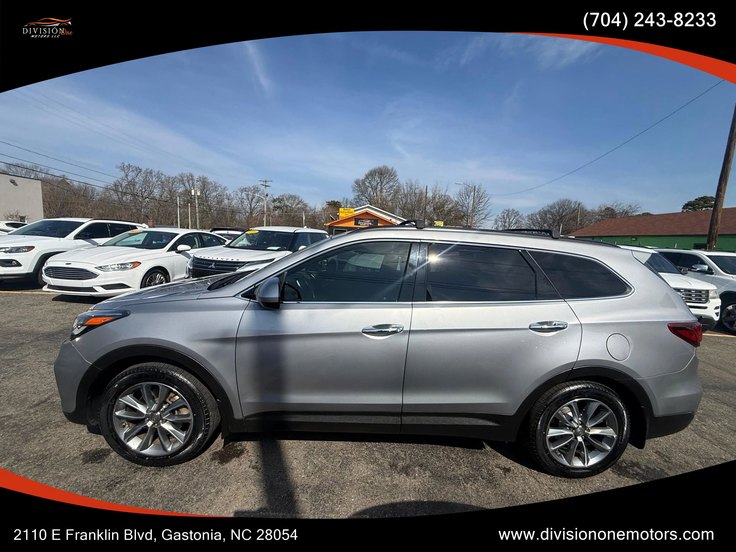 Used 2017 Hyundai Santa Fe SE FWD image 11
