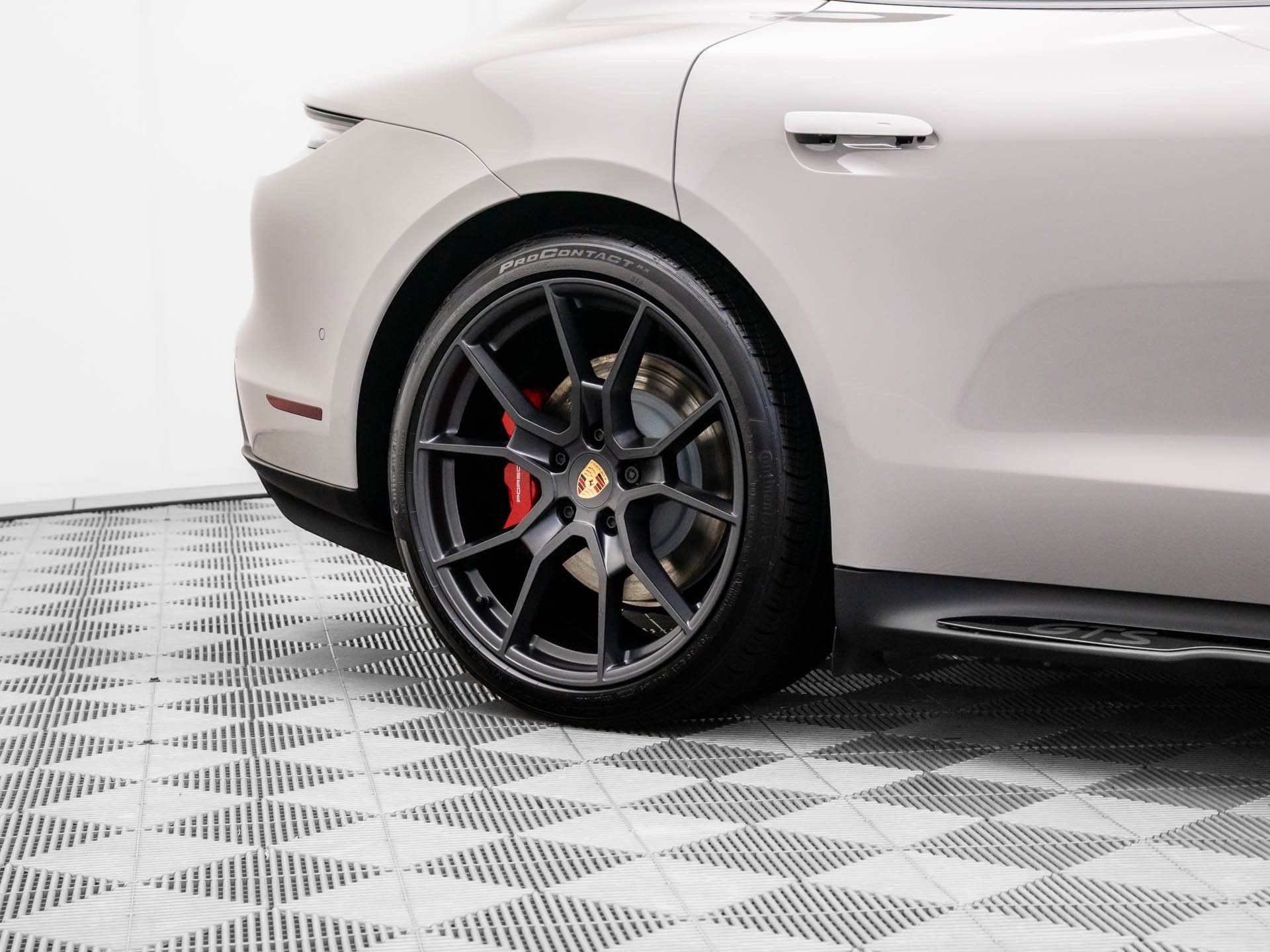New 2026 Porsche Taycan GTS AWD/4WD image 36