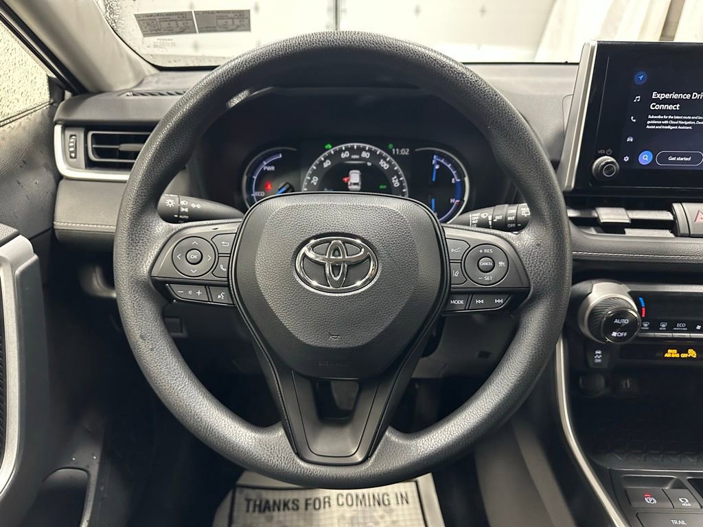 Used 2025 Toyota RAV4 XLE AWD/4WD image 18