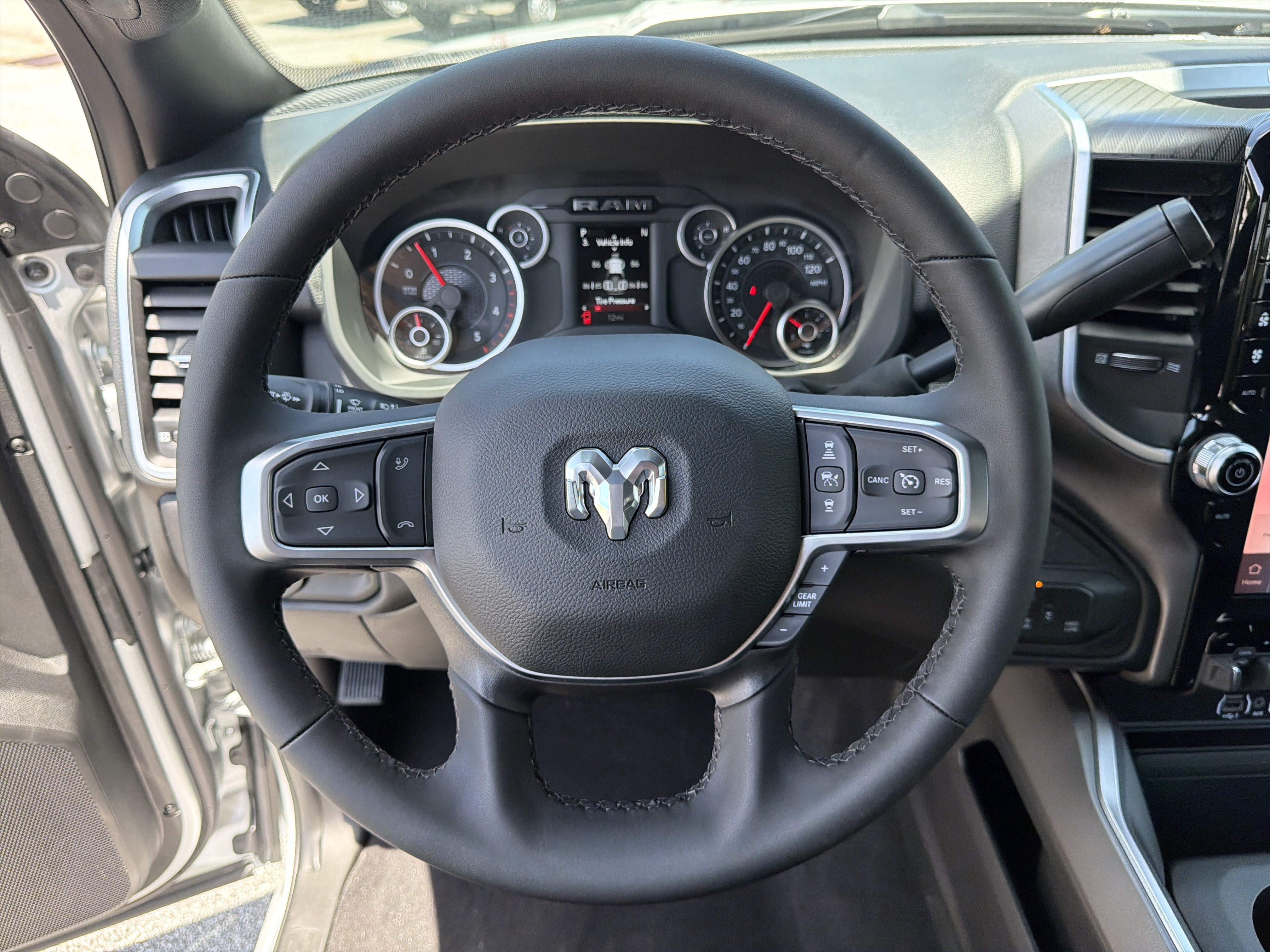 New 2026 RAM 3500 Big Horn AWD/4WD image 28