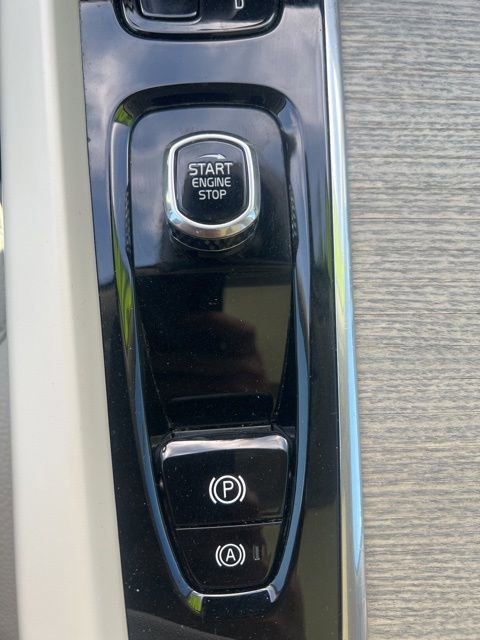 Used 2023 Volvo XC60 B5 Plus w/ Protection Package Premier image 17