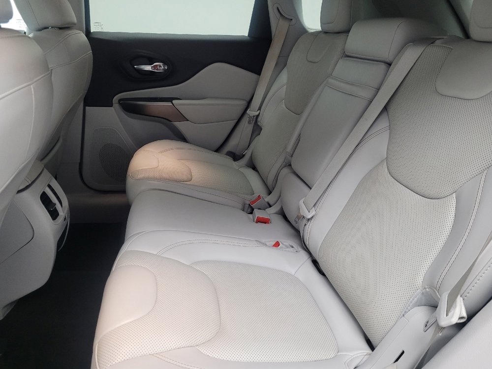 Used 2019 Jeep Cherokee Overland w/ Technology Group image 18