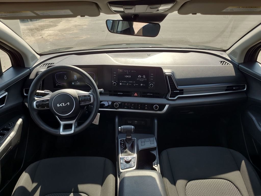 Used 2025 Kia Sportage LX FWD image 21
