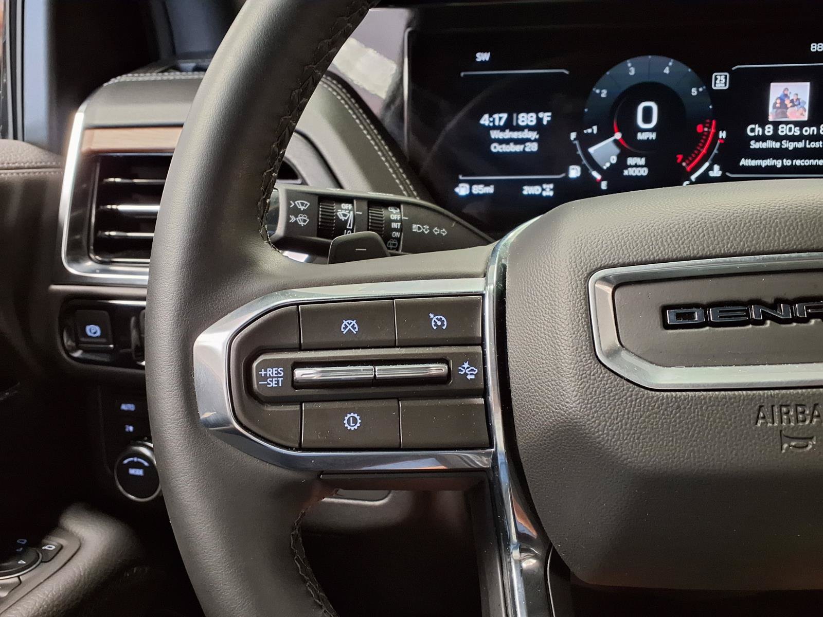 Used 2026 GMC Yukon Denali AWD/4WD image 30