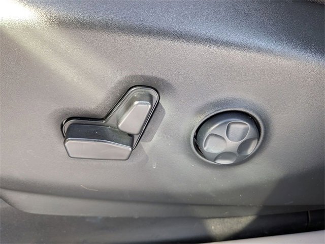 Certified 2024 Chrysler Pacifica Touring-L image 12