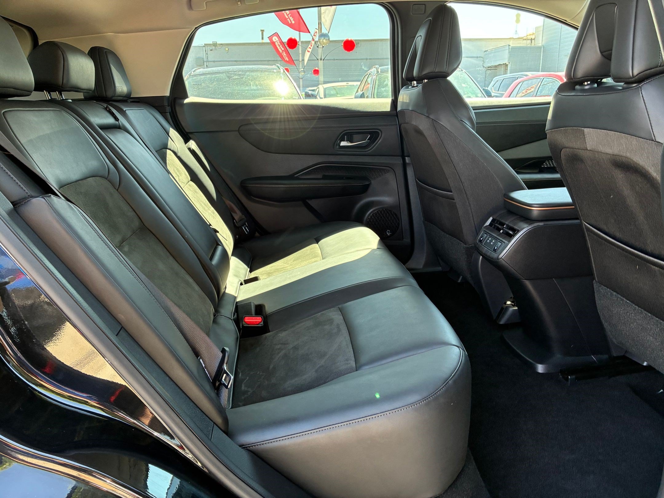 Used 2025 Nissan Ariya AWD image 29