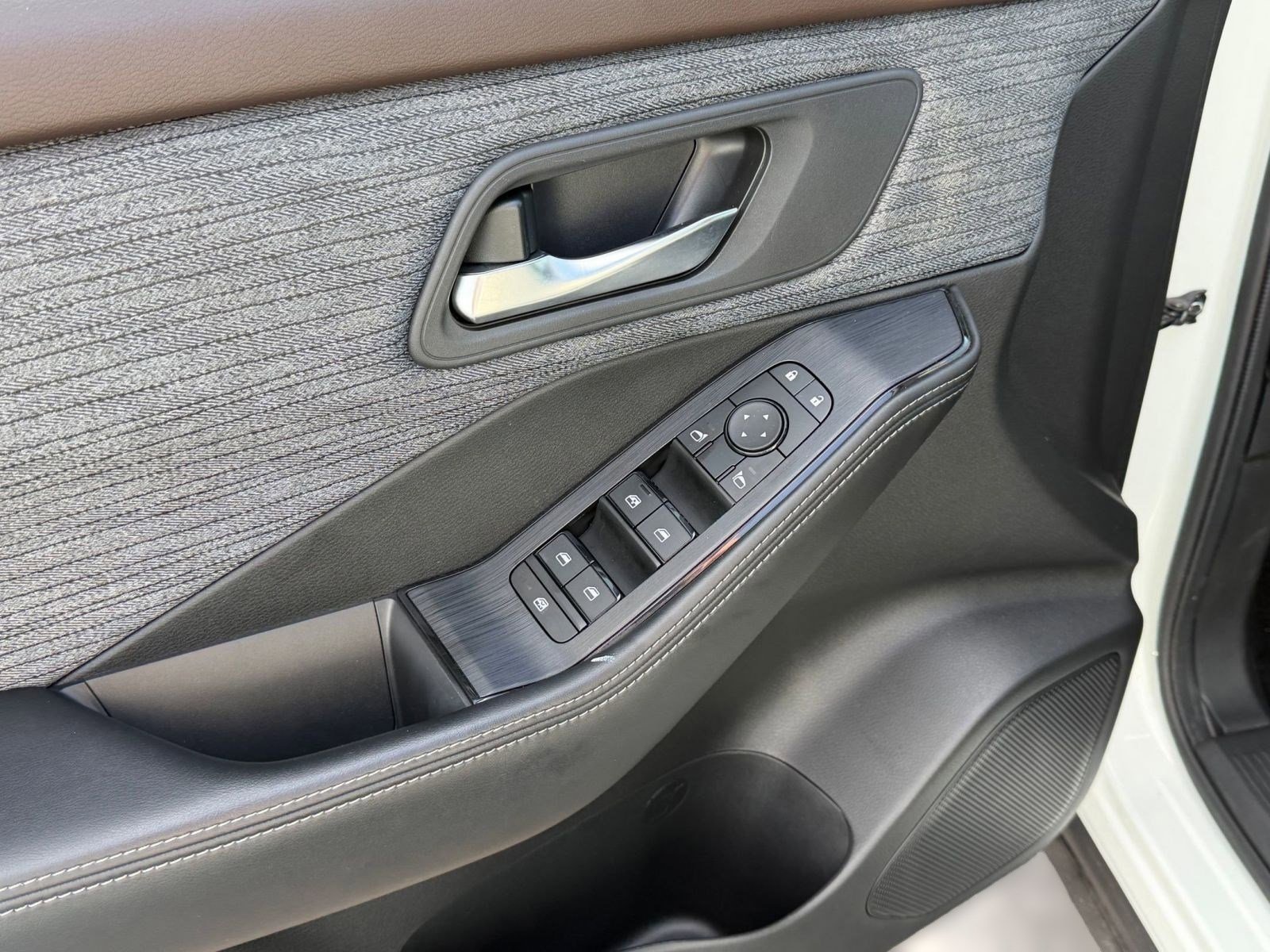 Certified 2023 Nissan Rogue SV image 22