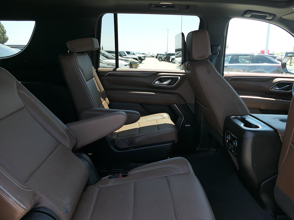 Used 2024 Chevrolet Suburban High Country w/ Advanced Technology Package AWD/4WD image 25