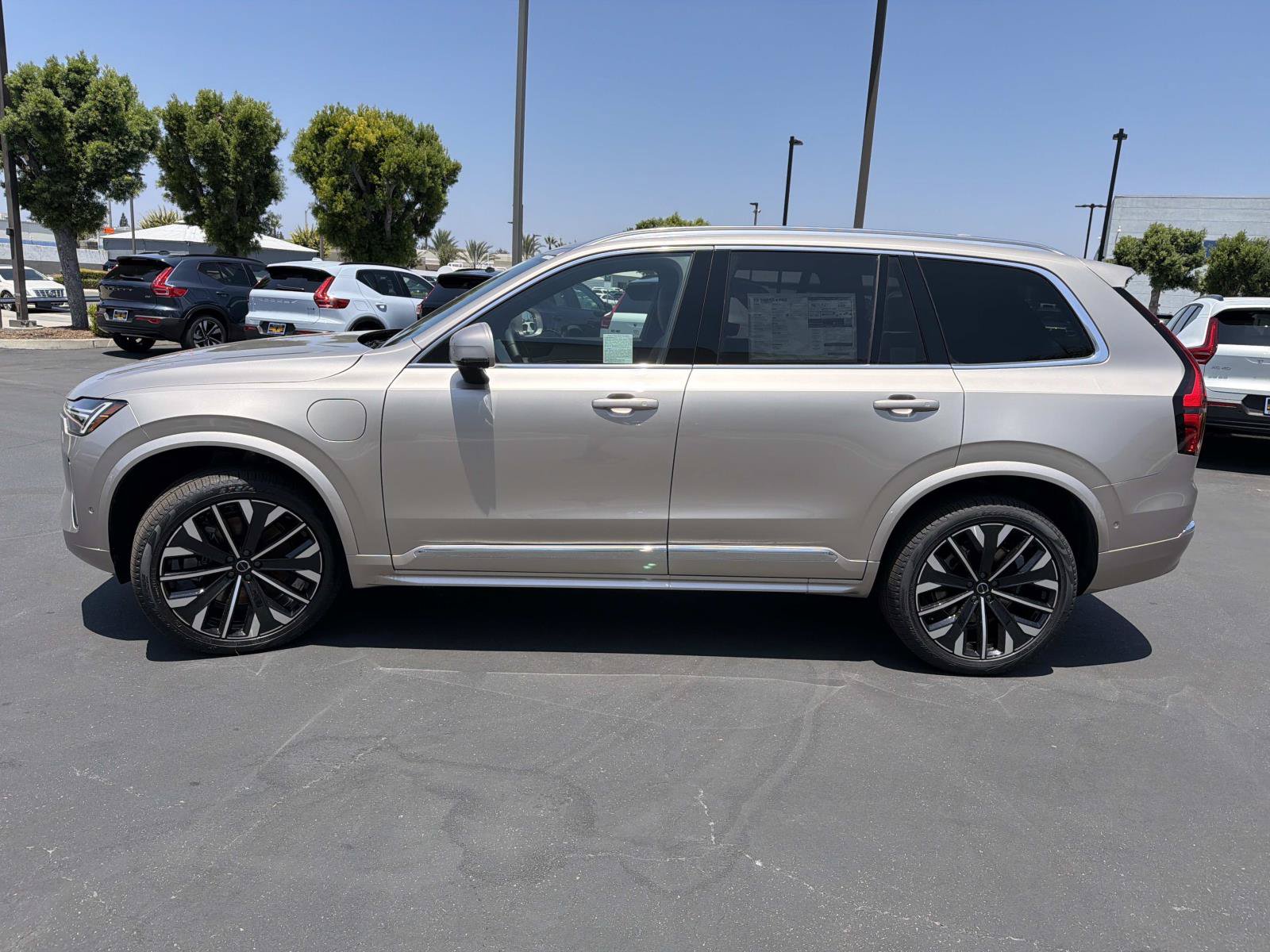 New 2026 Volvo XC90 T8 Plus w/ Protection Package Premier AWD/4WD image 4