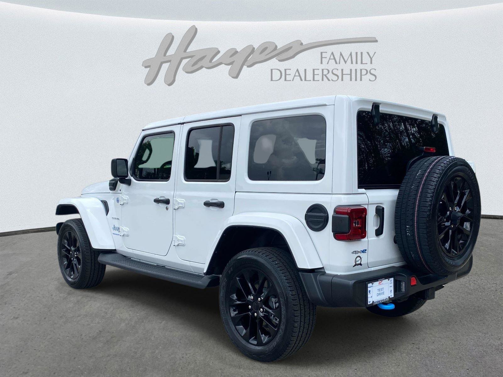 Used 2023 Jeep Wrangler Sahara w/ Cold Weather Group image 7