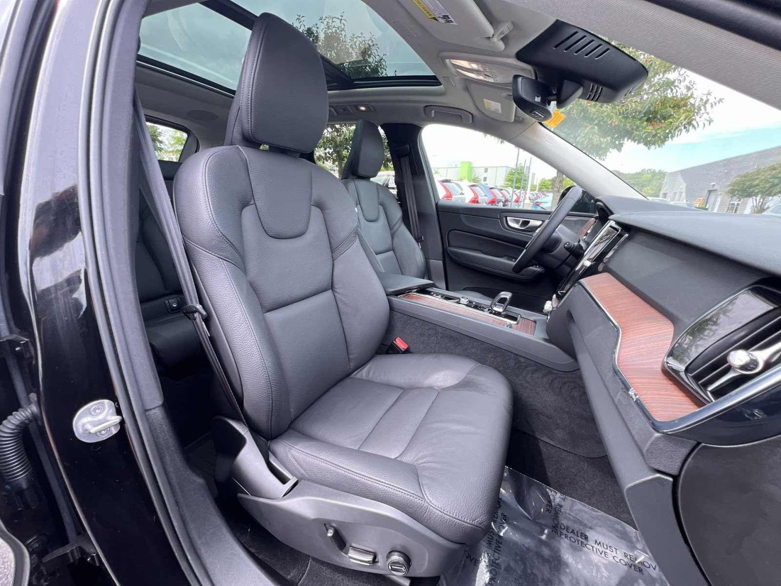 Used 2024 Volvo XC60 T8 Plus w/ Protection Package Premier AWD/4WD image 27