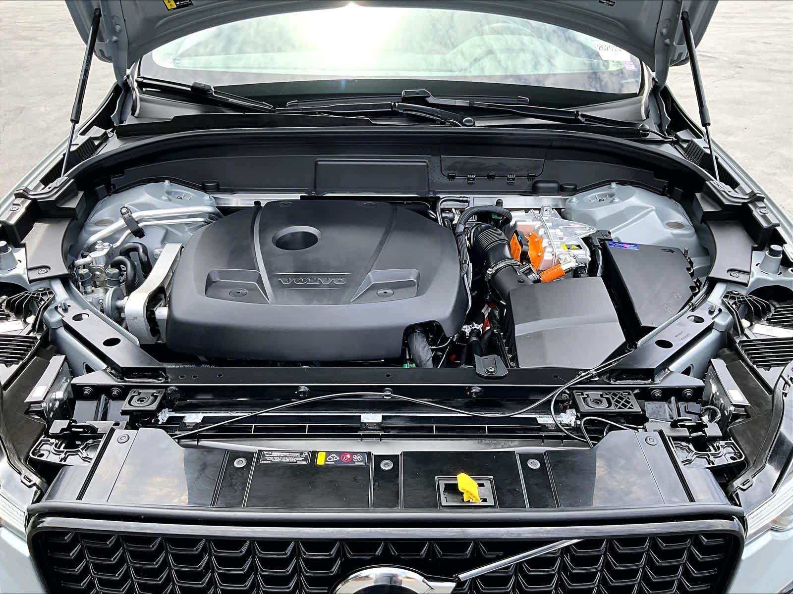 Used 2025 Volvo XC60 T8 Plus AWD/4WD image 13