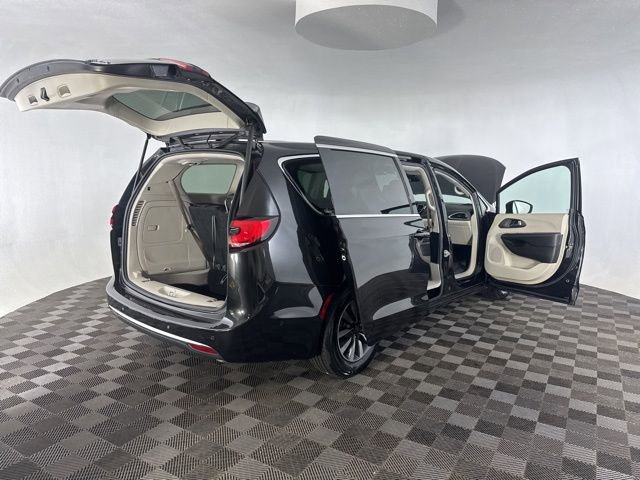 Used 2022 Chrysler Pacifica Touring-L w/ Uconnect Theater Family Group image 14