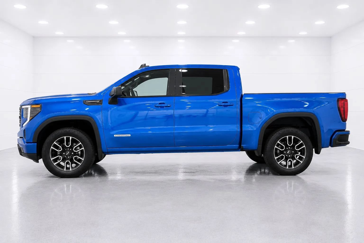 Used 2023 GMC Sierra 1500 Elevation AWD/4WD image 2