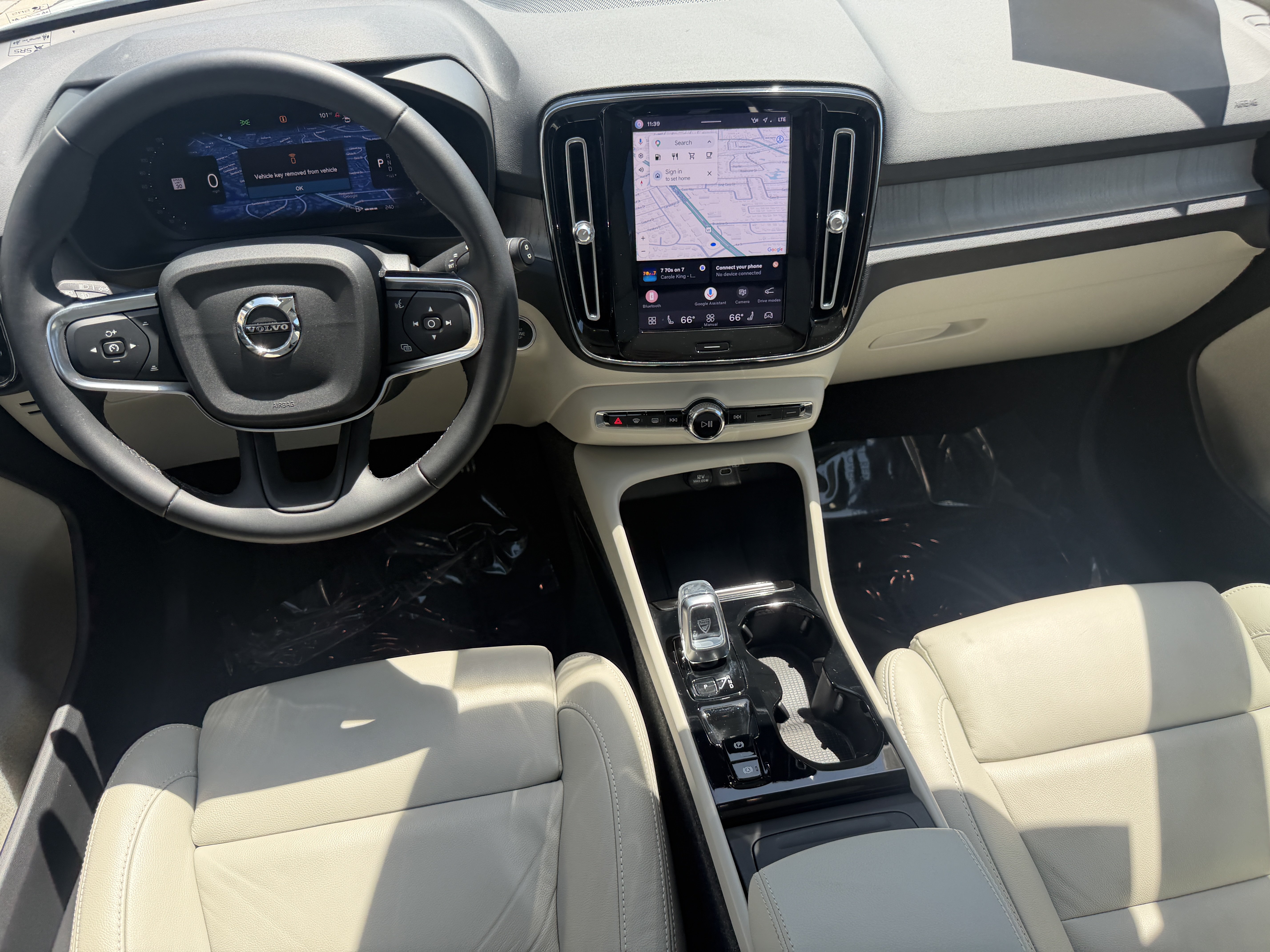 Certified 2023 Volvo XC40 B5 Ultimate w/ Protection Package Premier AWD/4WD image 13