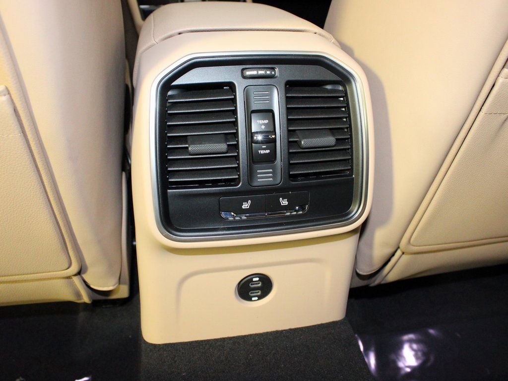 Certified 2025 Porsche Macan image 35