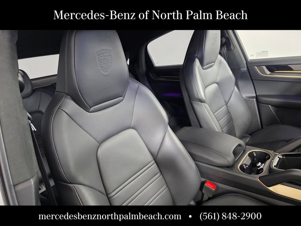 Used 2025 Porsche Cayenne Turbo GT AWD/4WD image 37
