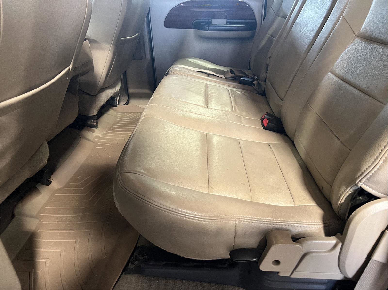 Used 2005 Ford F350 Lariat image 12