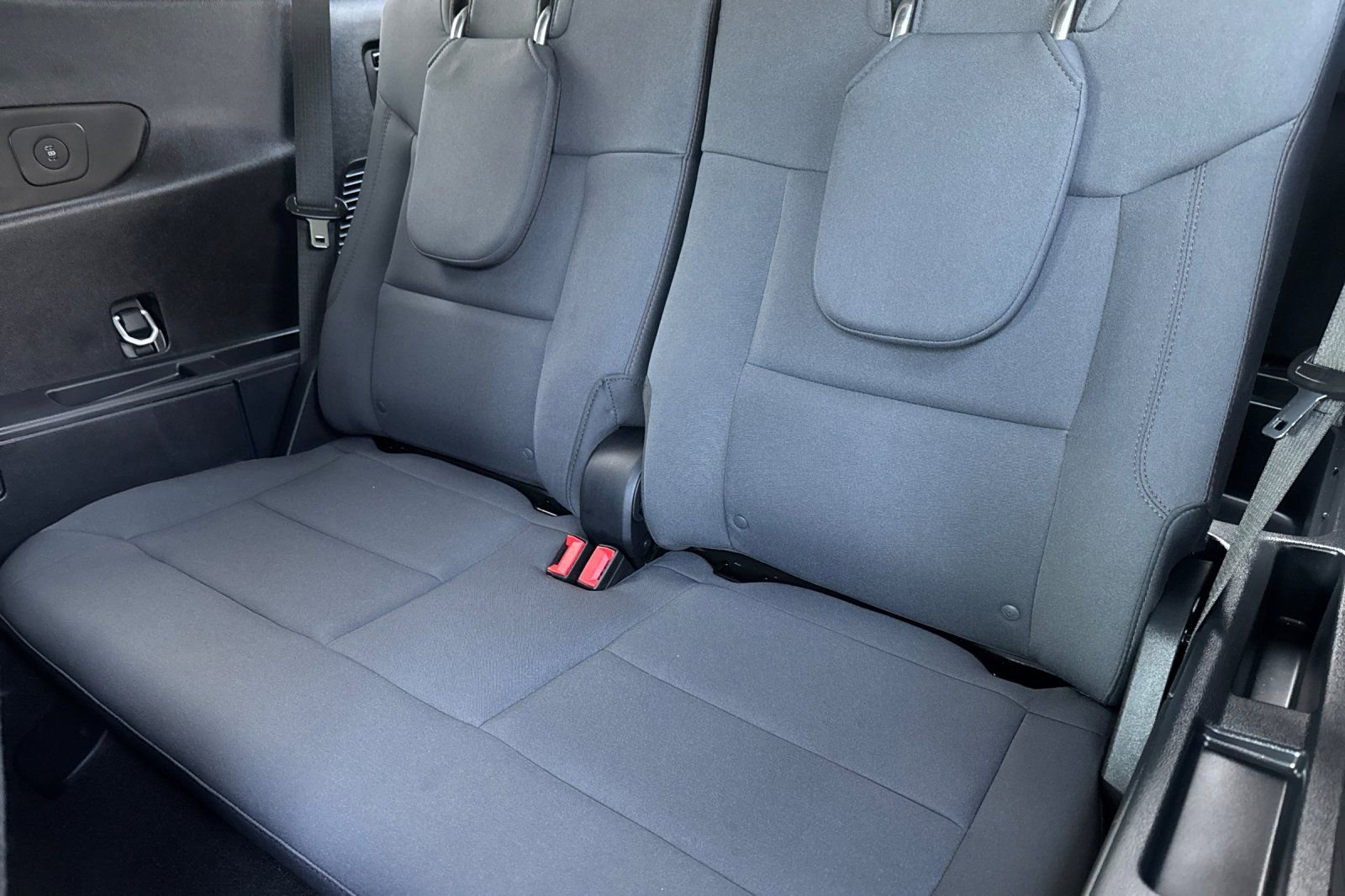 Used 2025 Ford Explorer Active image 15