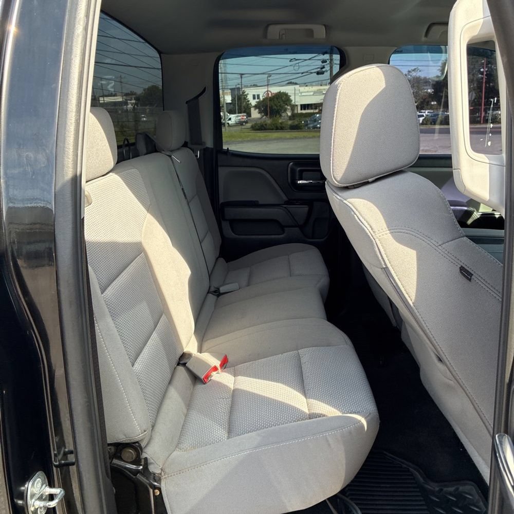Used 2018 Chevrolet Silverado 1500 Custom w/ Custom Value Package AWD/4WD image 10