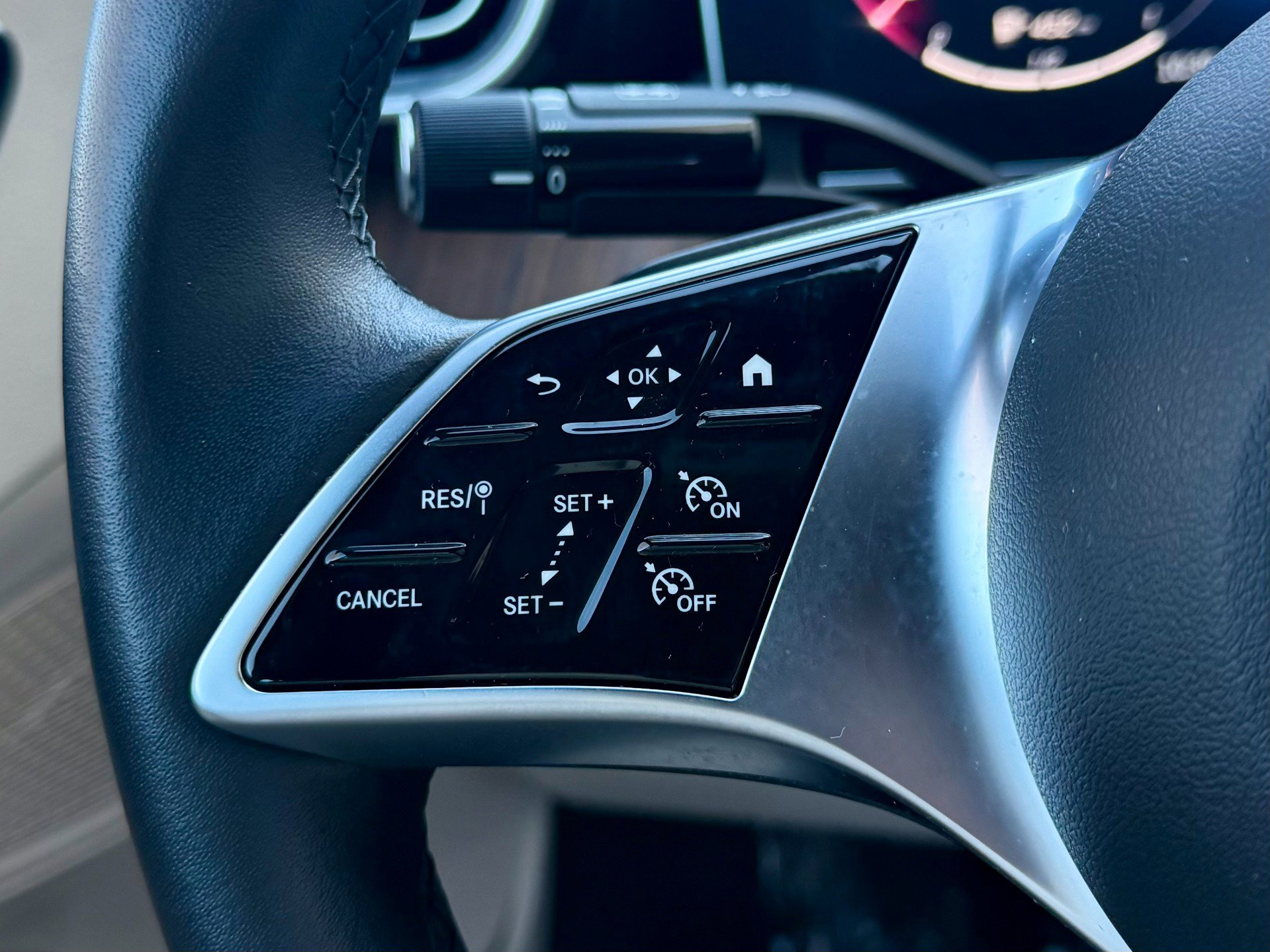 Used 2024 Mercedes-Benz C 300 Sedan image 36