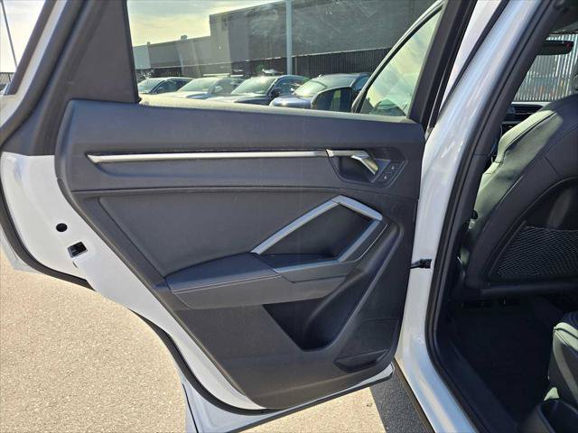 Used 2023 Audi Q3 2.0T Premium w/ Black Optic Sport Package AWD/4WD image 15