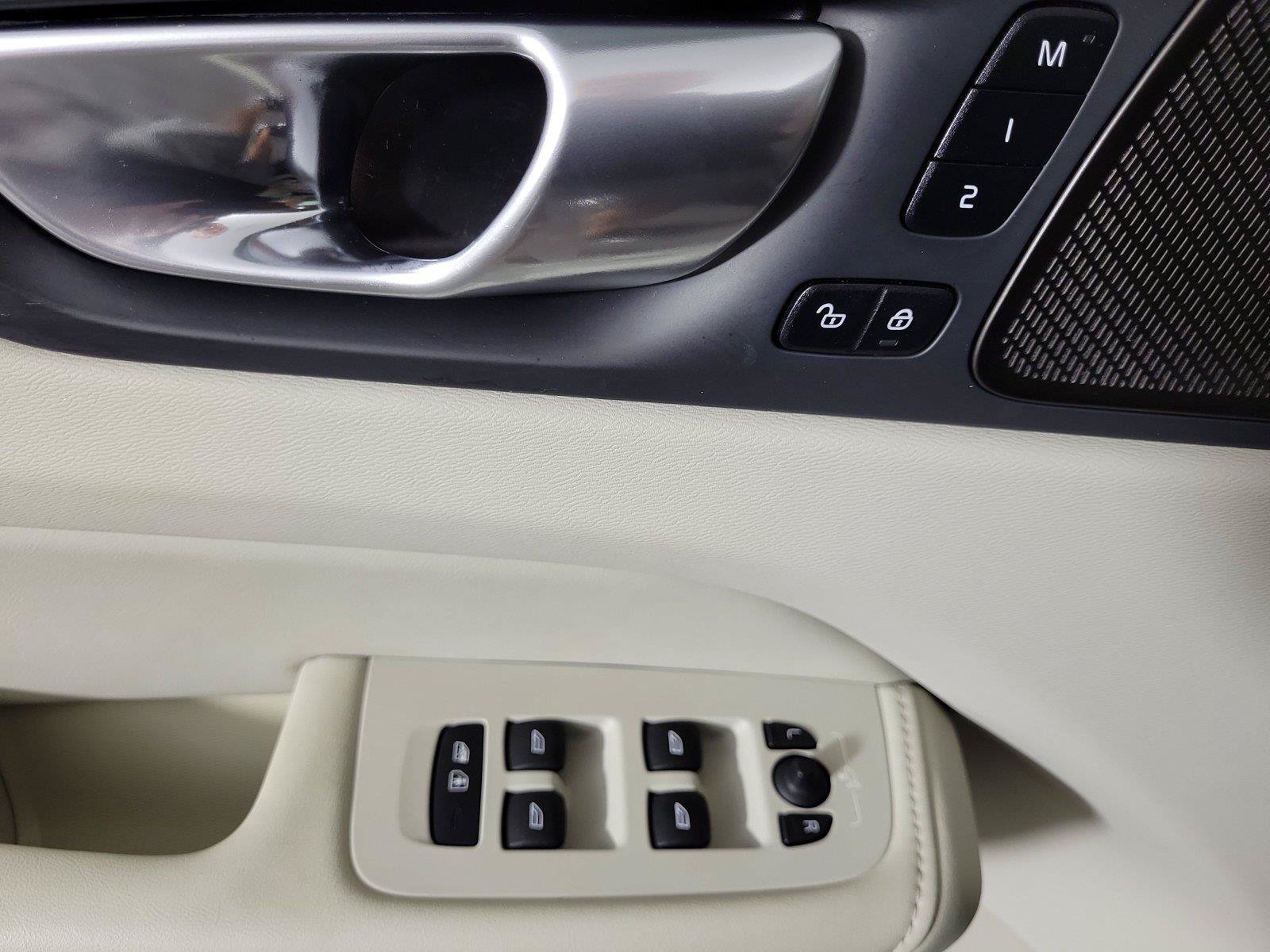 Certified 2023 Volvo XC60 B5 Plus w/ Protection Package Premier FWD image 19