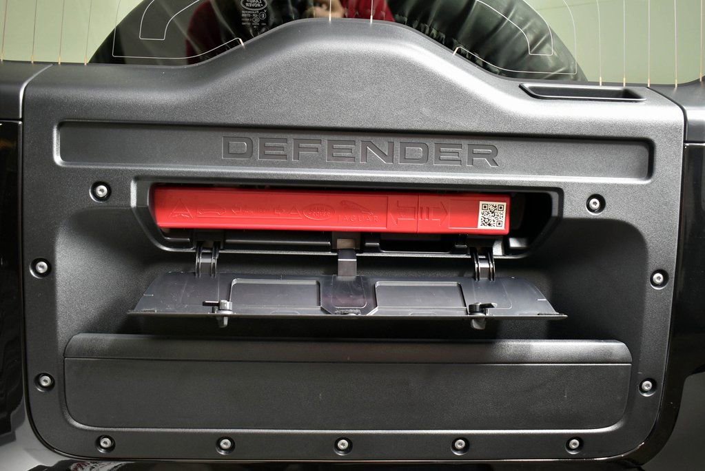 Used 2024 Land Rover Defender 130 S image 26