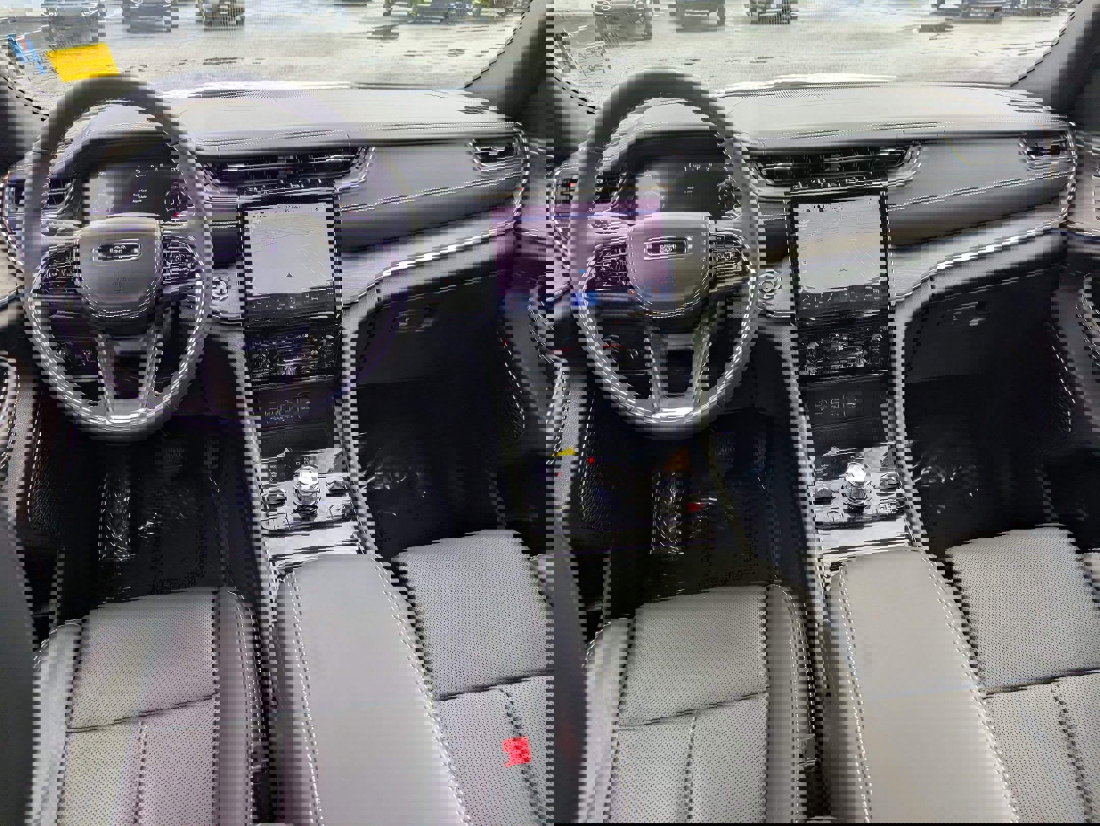 Certified 2025 Jeep Grand Cherokee Overland w/ Luxury Tech Group IV image 26