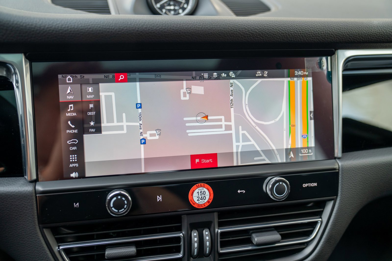 Certified 2025 Porsche Macan image 16