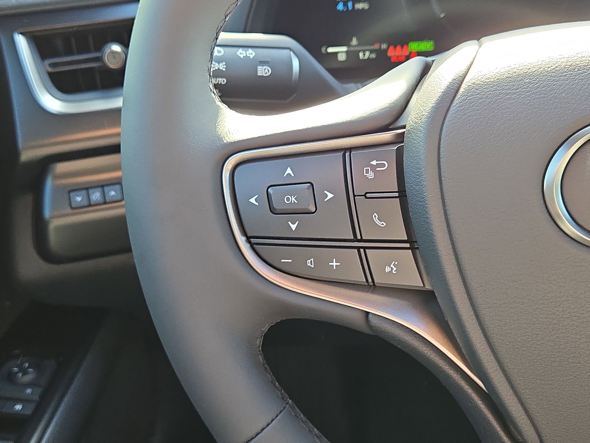 New 2025 Lexus UX 300h FWD image 21