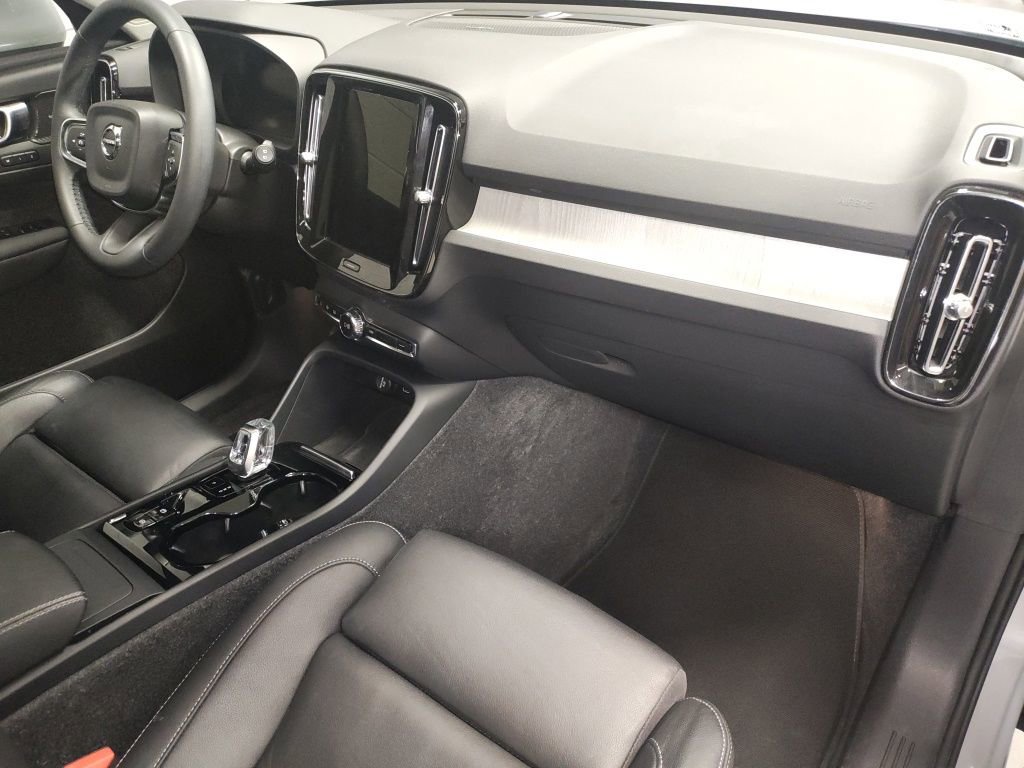 Used 2024 Volvo XC40 B5 Ultimate w/ Climate Package AWD/4WD image 8