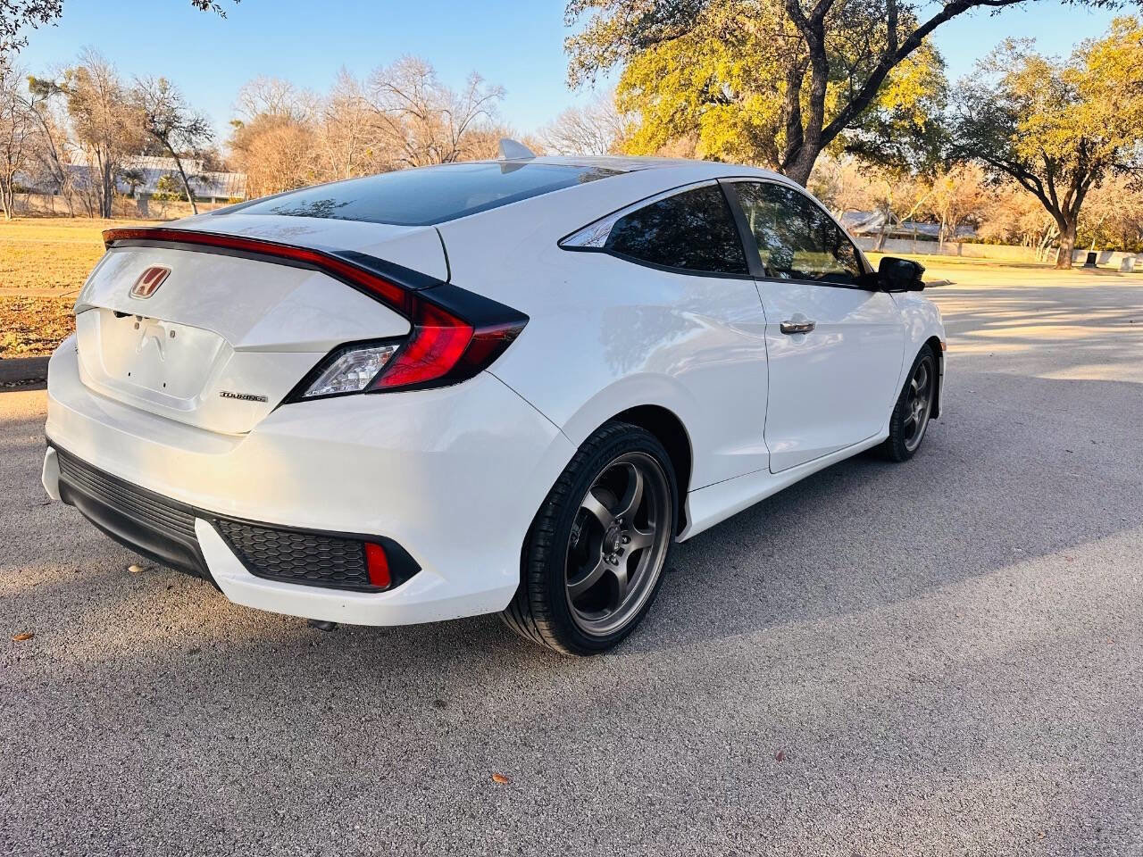 Used 2016 Honda Civic Touring image 5
