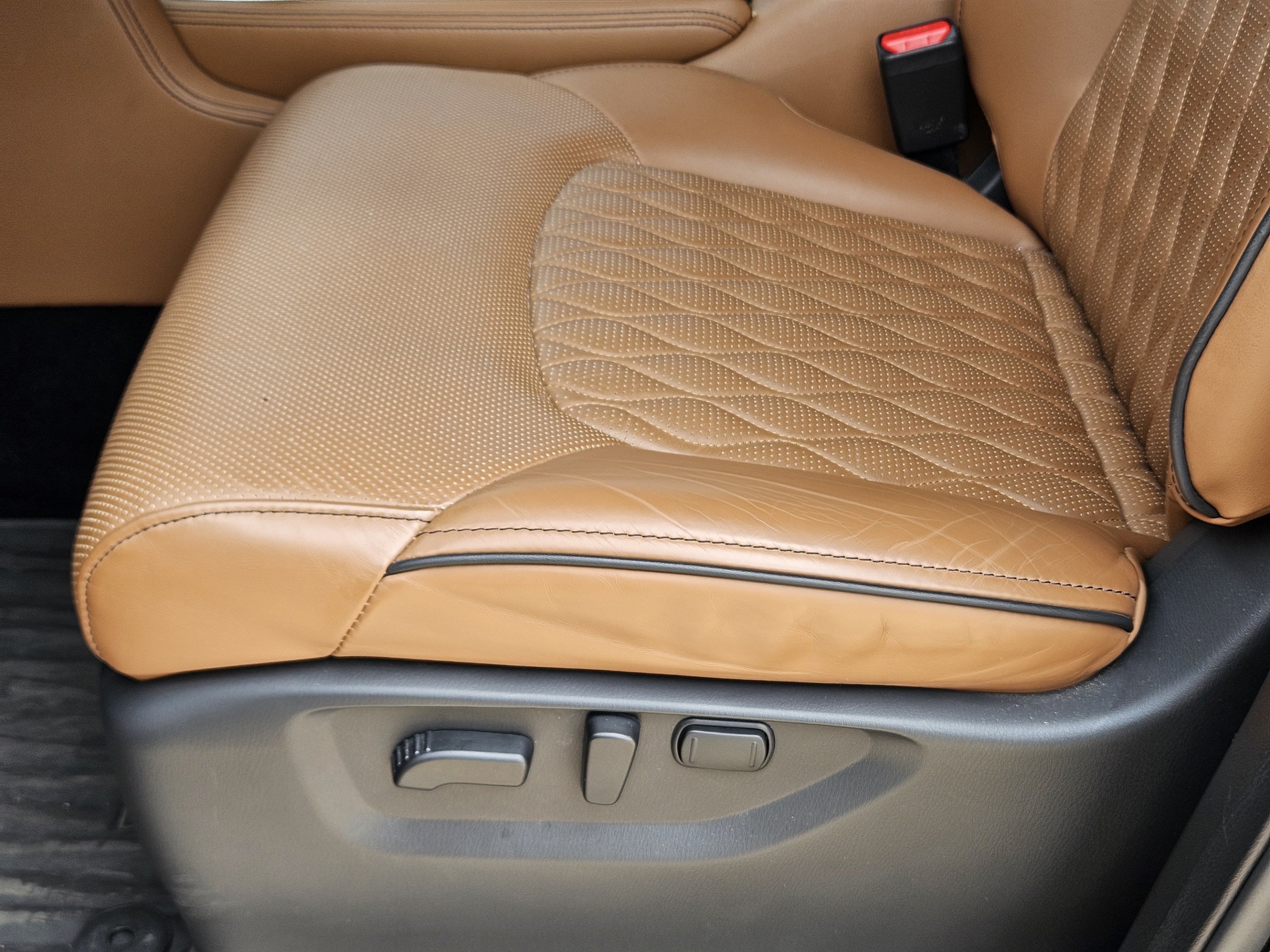 Used 2023 INFINITI QX80 Sensory w/ Cargo Package RWD image 16