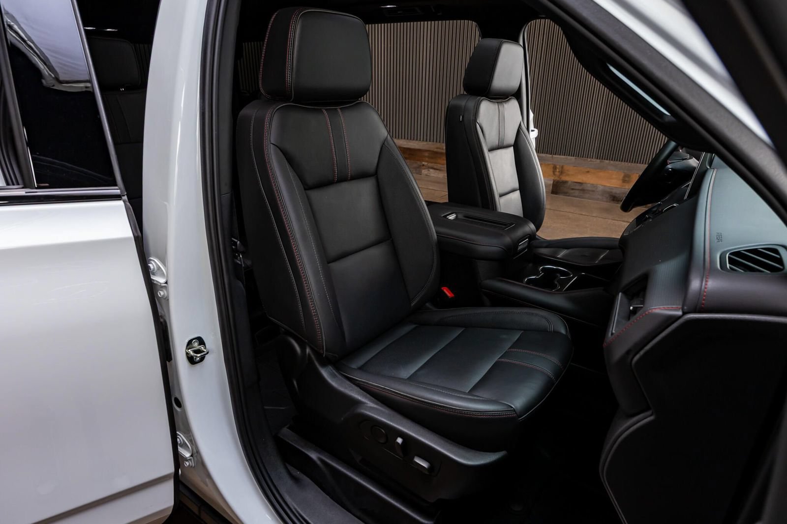 Used 2024 Chevrolet Tahoe RST w/ Luxury Package AWD/4WD image 31