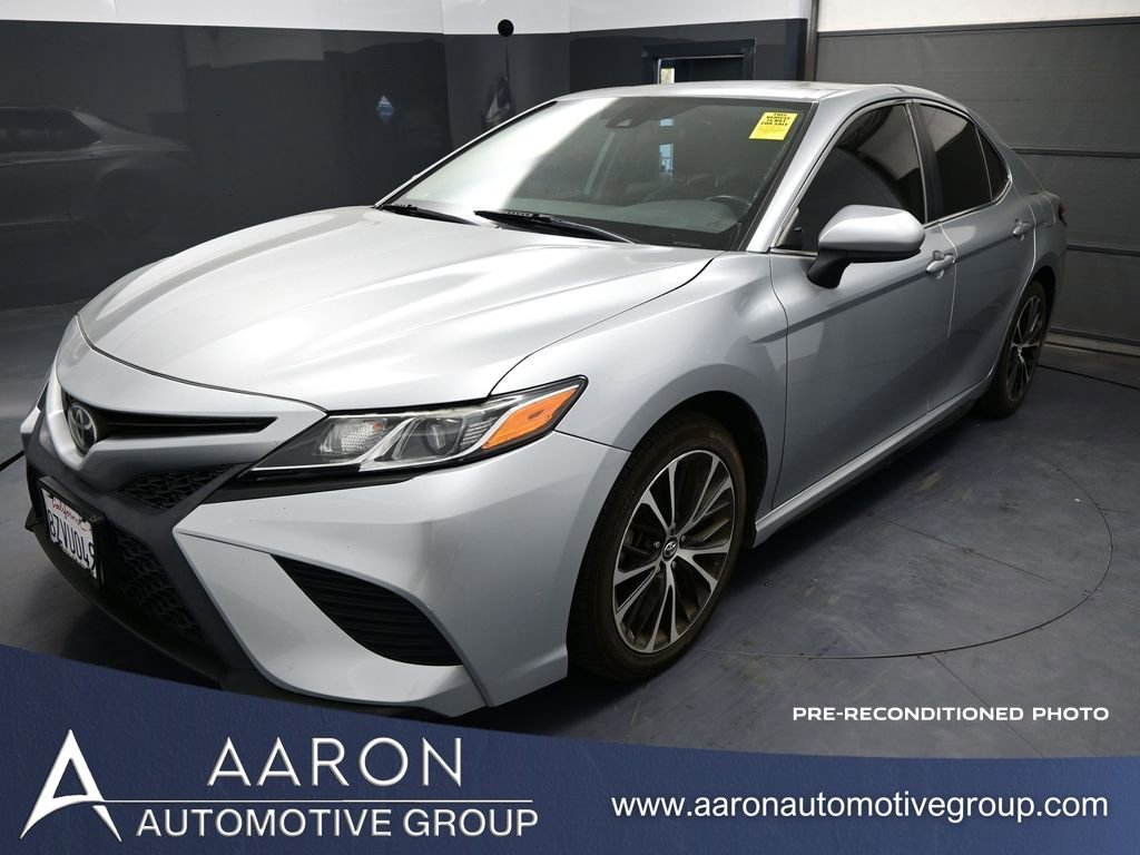 Used 2019 Toyota Camry SE w/ Carpet Mat Package image 1