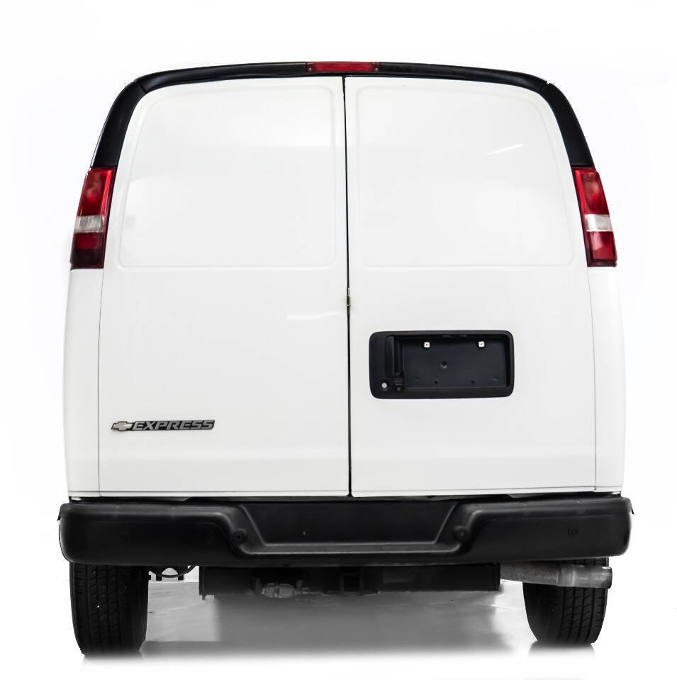 Used 2017 Chevrolet Express 2500 RWD image 7
