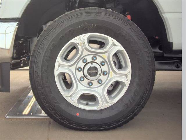 Certified 2026 Ford F250 XLT w/ XLT Premium Package AWD/4WD image 5