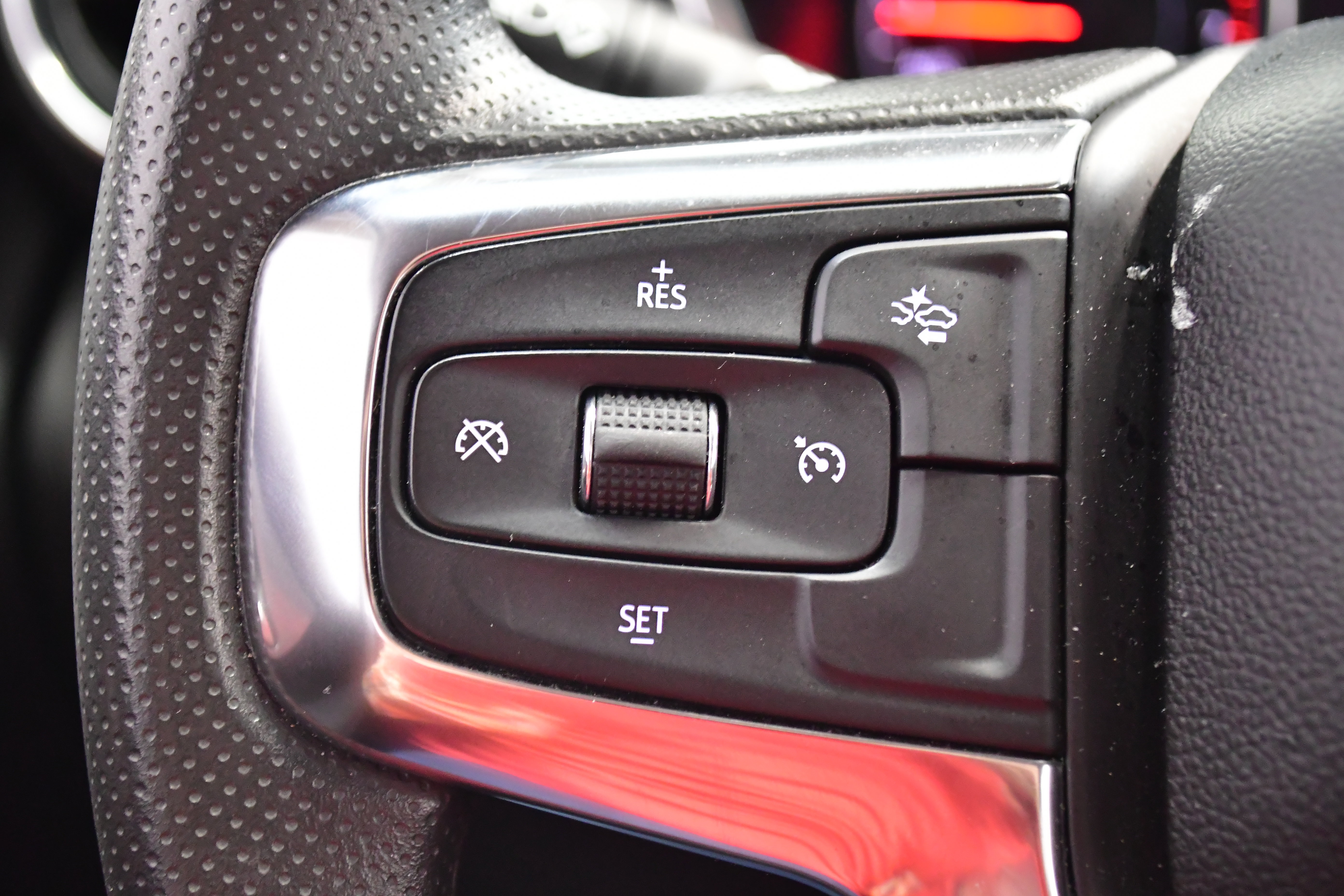 Used 2025 Chevrolet Blazer LT FWD image 23