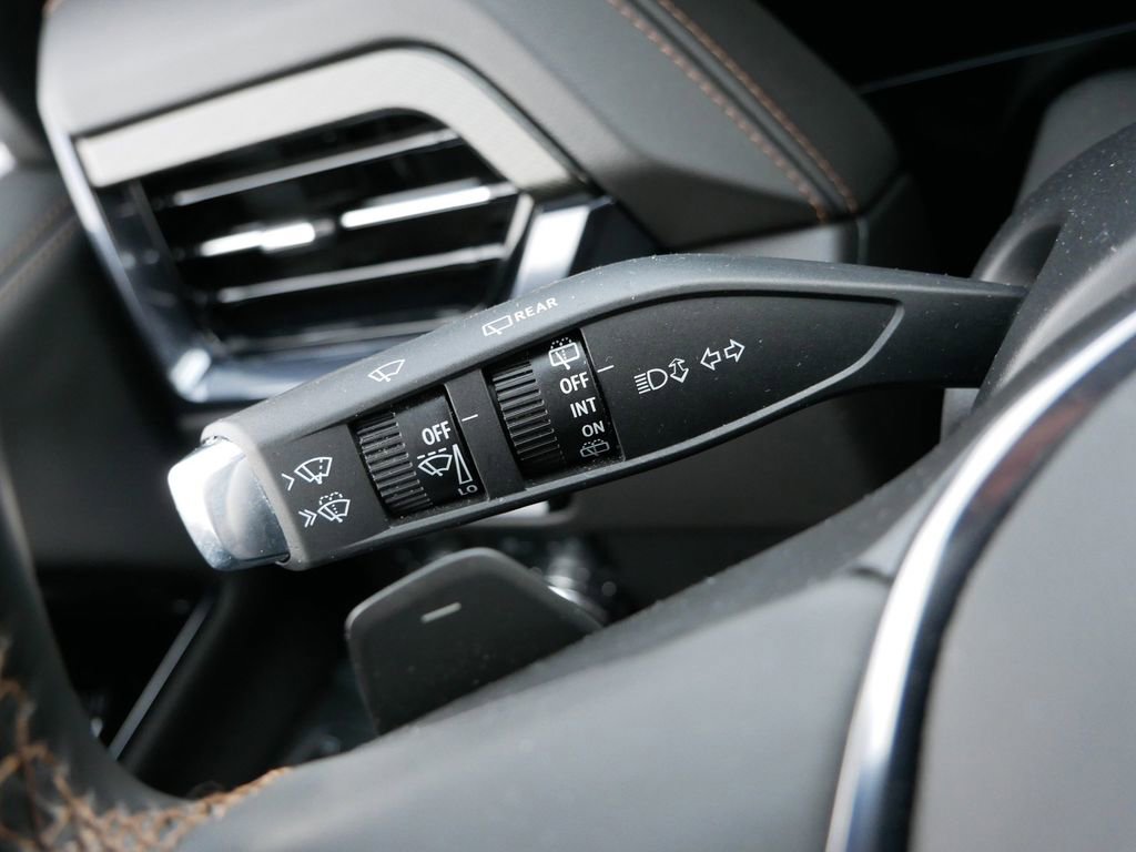 Used 2025 GMC Yukon XL AT4 image 25