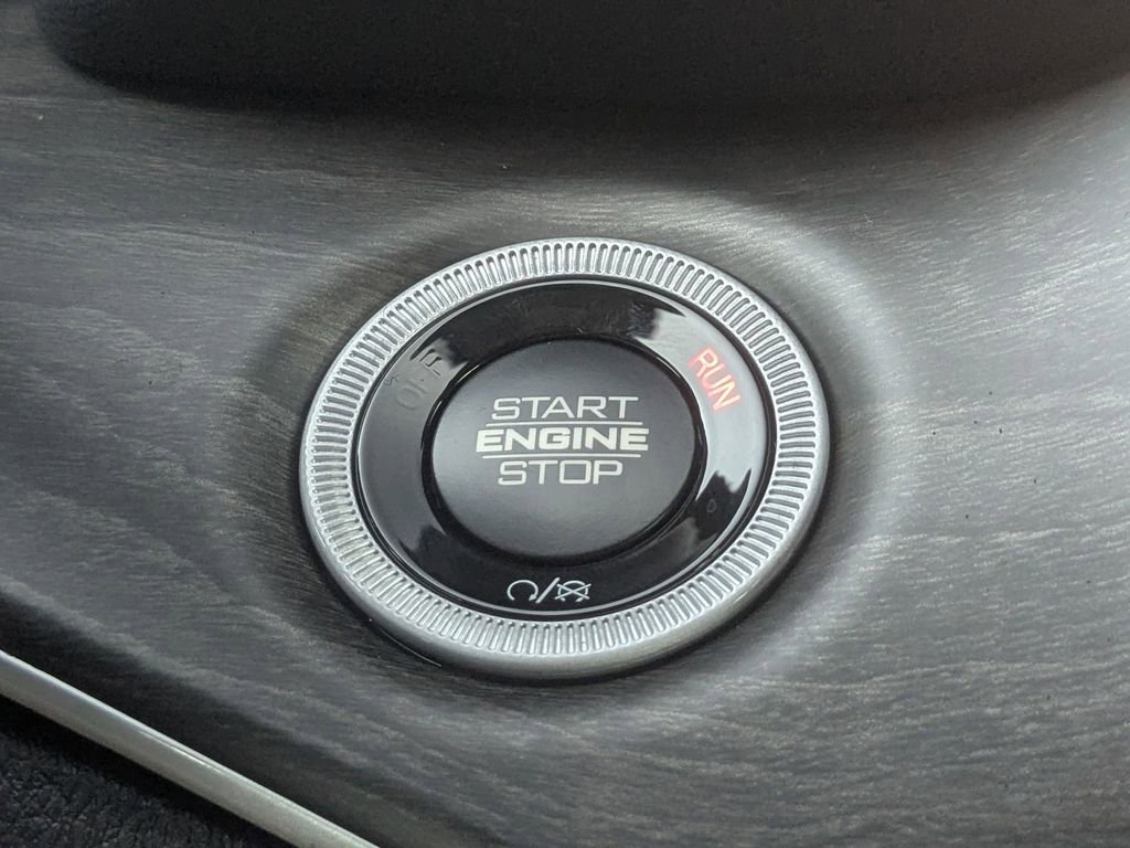 New 2025 Jeep Grand Cherokee Limited w/ Black Appearance Package image 22