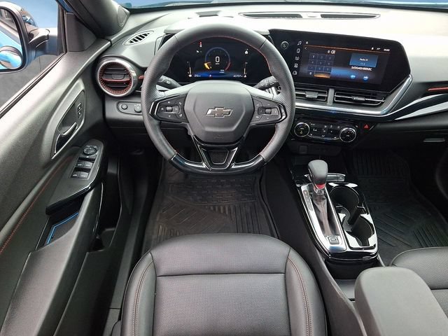 Used 2025 Chevrolet Trax RS FWD image 11